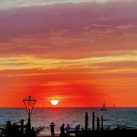 Bluebeach Scheveningen Gasthuis 3*