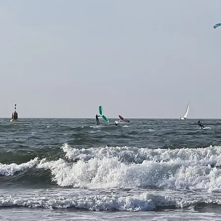 Gasthuis Bluebeach Scheveningen 3*